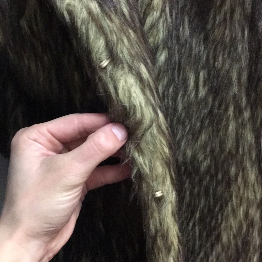 Fuzzy vest - Picture 2 of 3